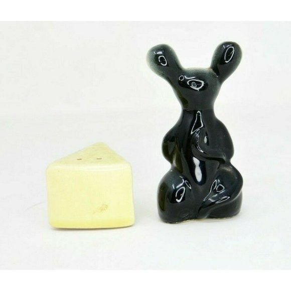 Vintage Pair Of Ceramic Mouse And Cheese Figural Salt And Pepper Shakers - Picture 3 of 5